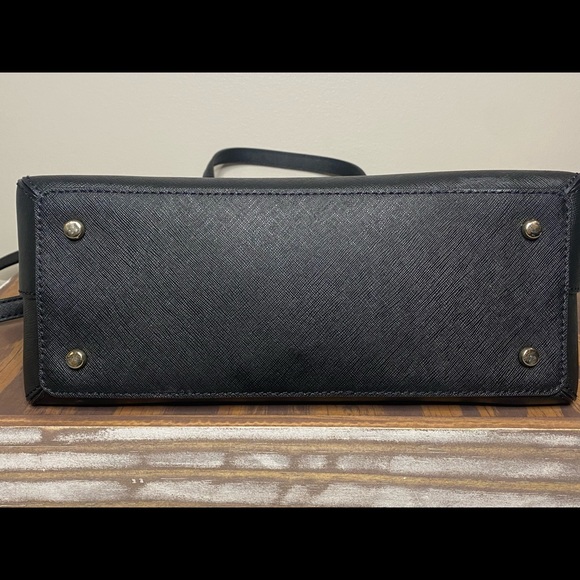 Black Kate Spade crossbody bag with adjustable strap - Picture 2 of 5